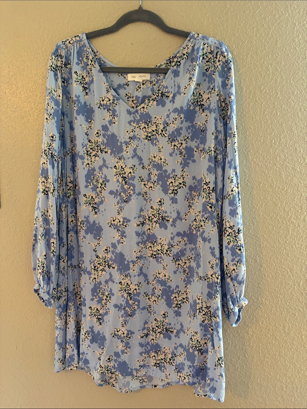 Treasure & Bond Light Blue Floral V‑Neck Midi Dress